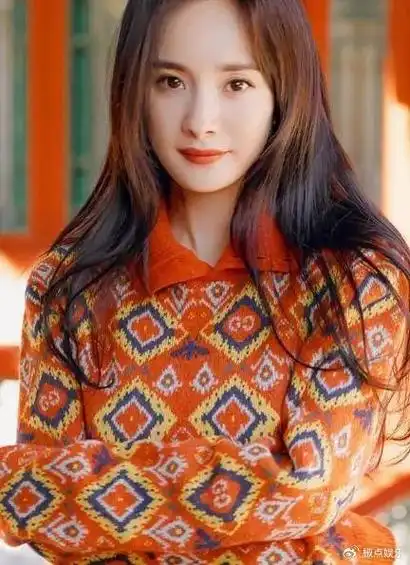 不仅如此,家里三姐弟都是学霸,两个弟弟一个考入清华大学,一个考入