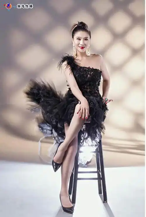 了解中国舞蹈家,舞蹈编导夏冰那还是她十四岁在恩施州歌舞团当演员时