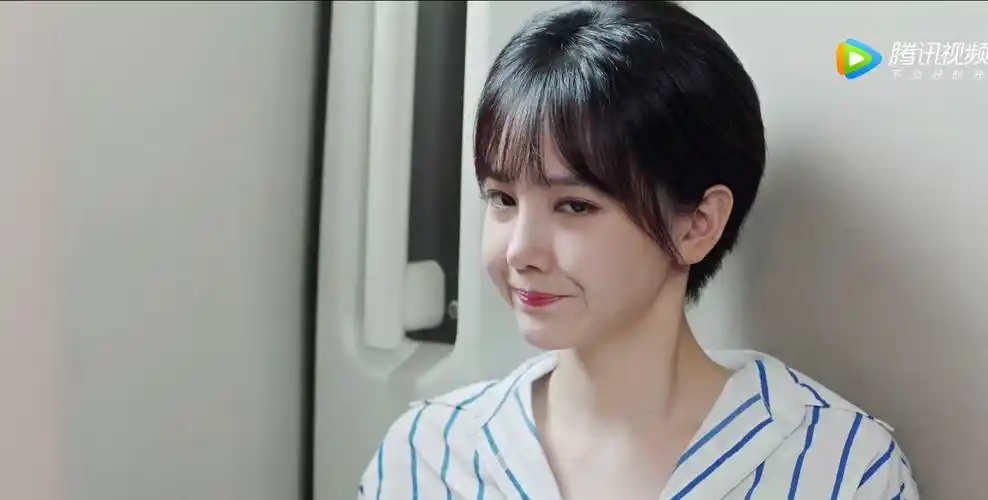 青春斗:晋小妮被分手寻死无人管,伤心欲绝流落街头,给跪了!