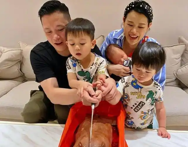 胡杏儿三胎不到两个月宣布复工婚姻带来幸福感工作带来安全感