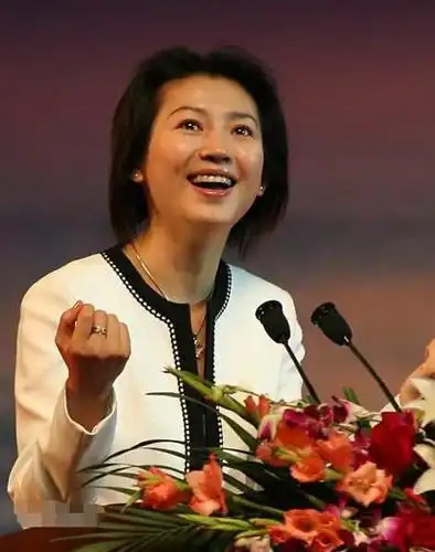 如今家庭幸福事业成功的王小丫在做好本职工作的同时,也热心社会公益