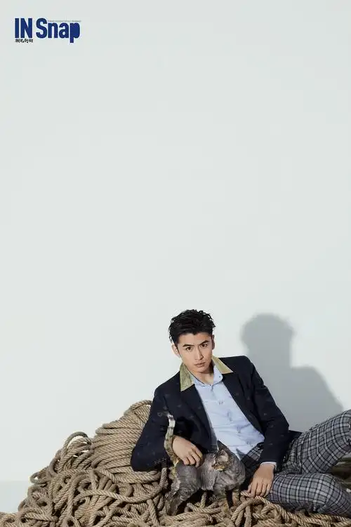 p>张云龙,1988年3月2日出生于辽宁省大连市,中国内地男演员,歌手