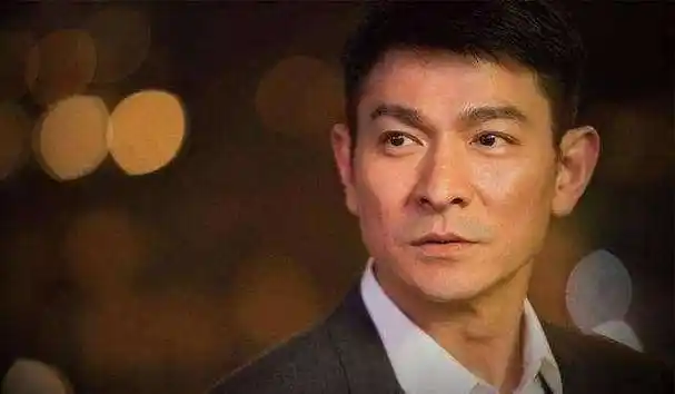 当年刘德奖华颁却以单手接过的exo队长,现状让人大快人心_颁奖_刘德华