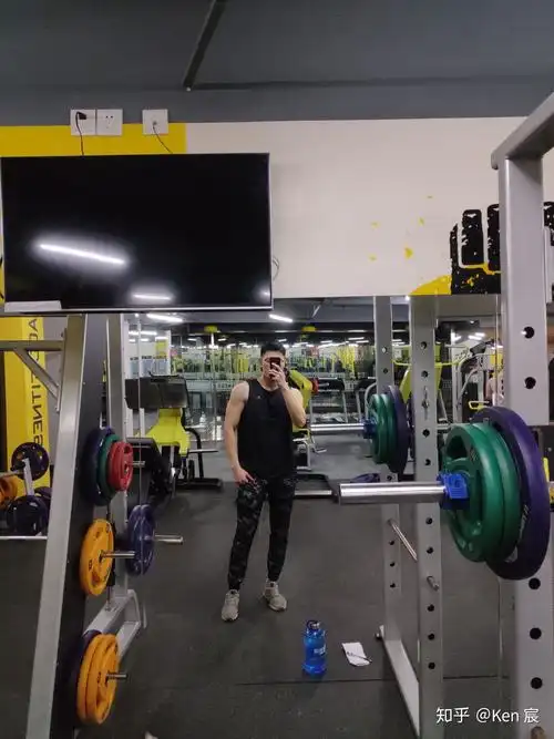 在健身房如何引起男生注意? - 知乎