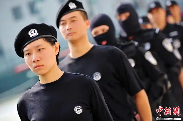 深圳特警新式服装很潮