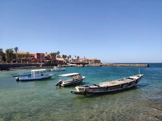 大西洋的蔚蓝大海塞内加尔奴隶岛