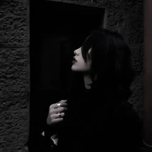 黑白女生头像高质量女生头像