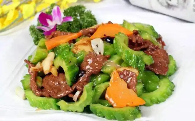 苦瓜炒牛肉这样做牛肉嫩滑不老苦瓜爽脆不苦味道刚刚好