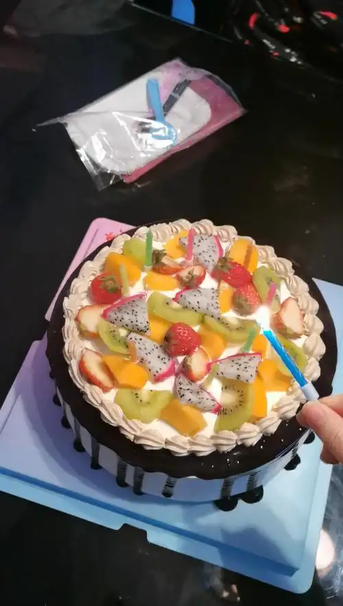 温馨的切蛋糕场面,给家人过生日【高远谨灏】