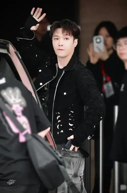 #张艺兴好六上班路透##你好星期六#