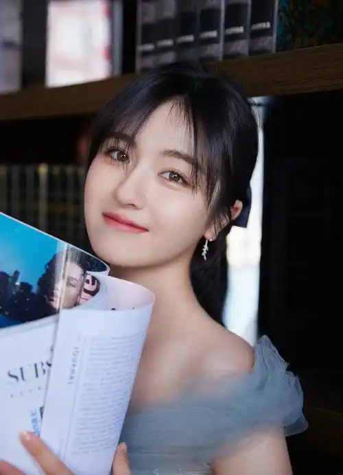 李兰迪蓝色一字肩纱裙造型##李兰迪一字肩纱裙造型##李兰迪蓝色易字