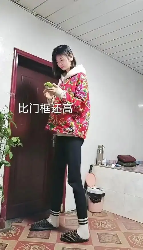 在这个内卷的时代,父母对孩子的身高也倍感压力,希望孩子能在人群中脱