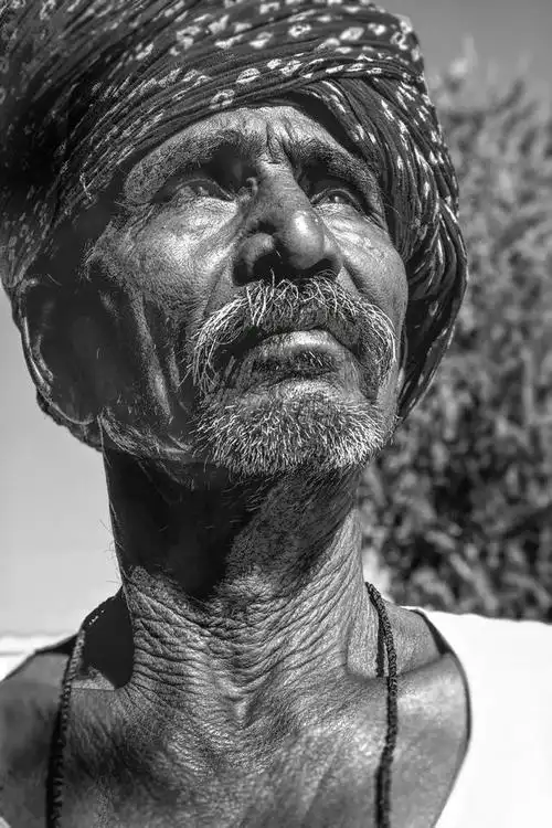 的定义,人像摄影亦称"肖像摄影",摄影艺术的一个品种,指表现人物形象