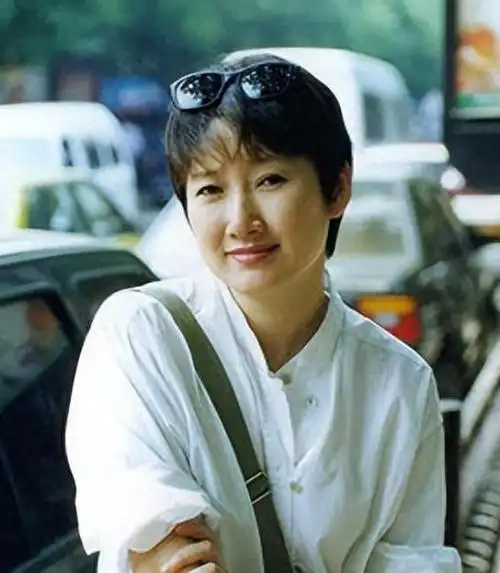 62岁的成方圆,老的让人不敢认,王刚自责后悔:是我对不起她!