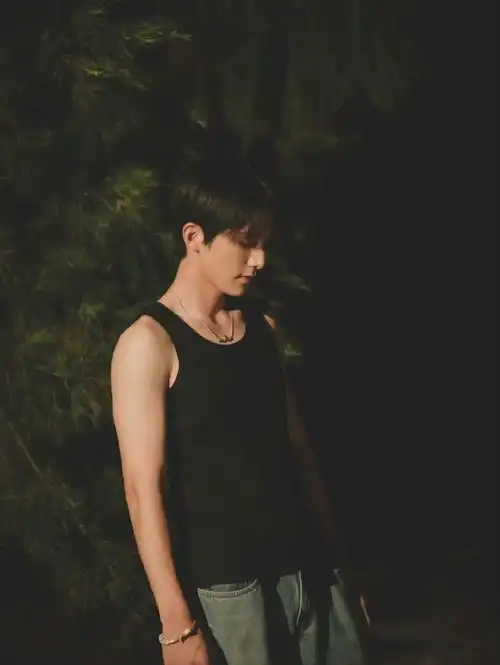 张新成侧颜的线条感##眼睛离不开张新成身上