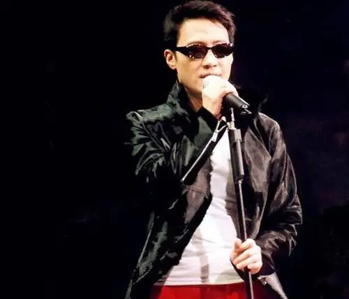 蒙面唱将2煎蛋侠是谁 被猜是天王巨星黎明