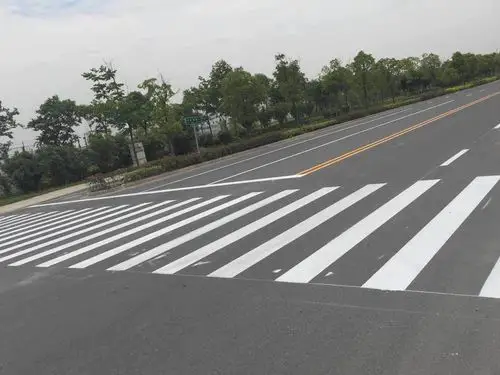 平凉指示标线厂家-甘肃路鑫交通设施批发兰州路面标线