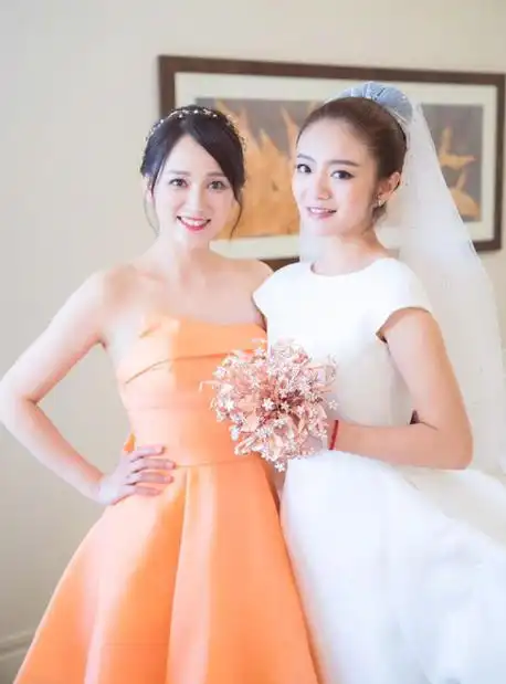 安以轩婚礼伴娘团美照图片