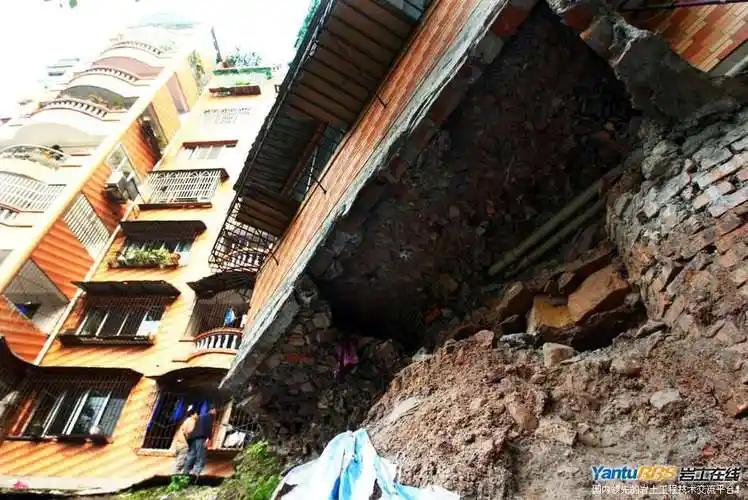 重庆居民楼悬空五个月住户有家不敢回