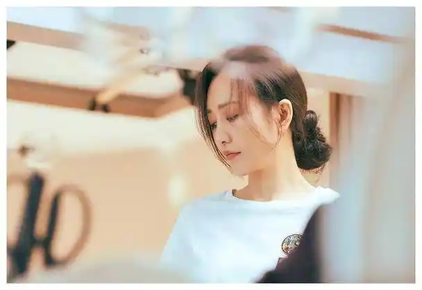 王鸥再度现身录综艺孕态难掩包裹严实生女遭婆家指责