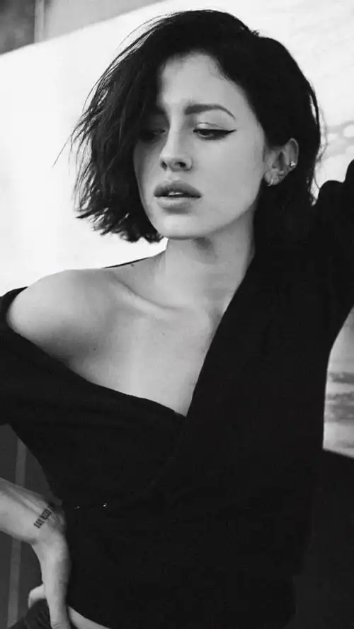 女生头像欧美壁纸黑白