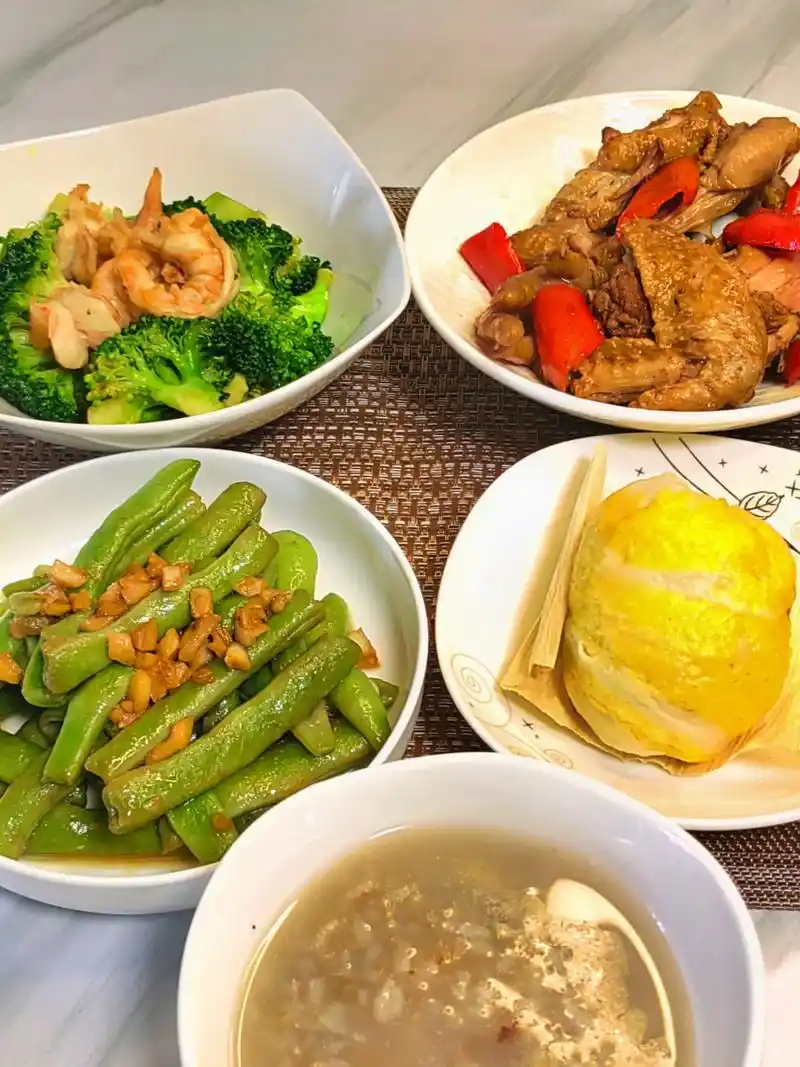 营养午餐第十七周蒜蓉豆角凉拌绿花菜辣椒炒鸡(大公鸡,炖 - 抖音