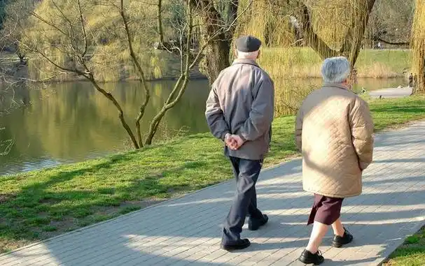 糖尿病患者散步慢走能降血糖吗(糖尿病人走路能帮助降血糖)(4)