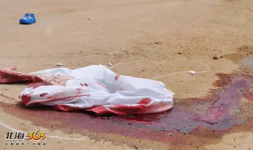 9时许一名12岁女孩惨死湖海路东段,泥头车轮从她的头上碾过(现场图