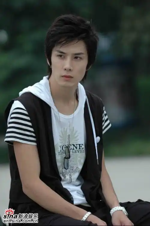 take李承铉拍[会有天使替我爱你]是第一次拍戏吗?是演员还是唱歌的?