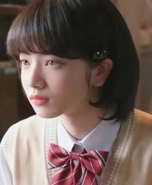 很多人表示对日本明星脸盲,但是小松菜奈的相貌却让人很容易就记住.