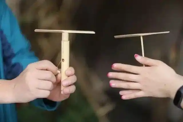 童年,对每个人来说,有许多珍藏的回忆.