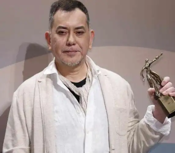 黄秋生做错了什么事这次黄秋生诋毁钟南山院士,在个人社交账号上质疑