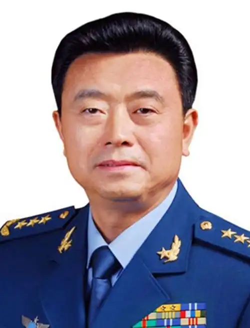 他担任了十年空军政委45岁升少将52岁升中将59岁升上将