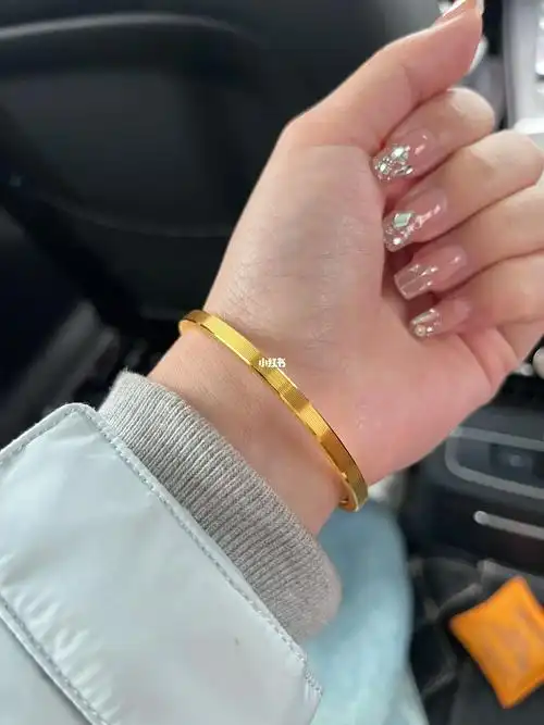 周大福拉丝手镯