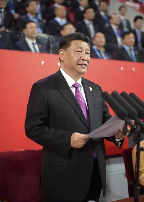 5月15日晚,国家主席习近平和夫人彭丽媛在北京国家体育场同出席亚洲