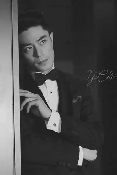 霍建华# 霍建华领结礼服黑白系列,最后一张不算纯黑白,凑个九宫格吧