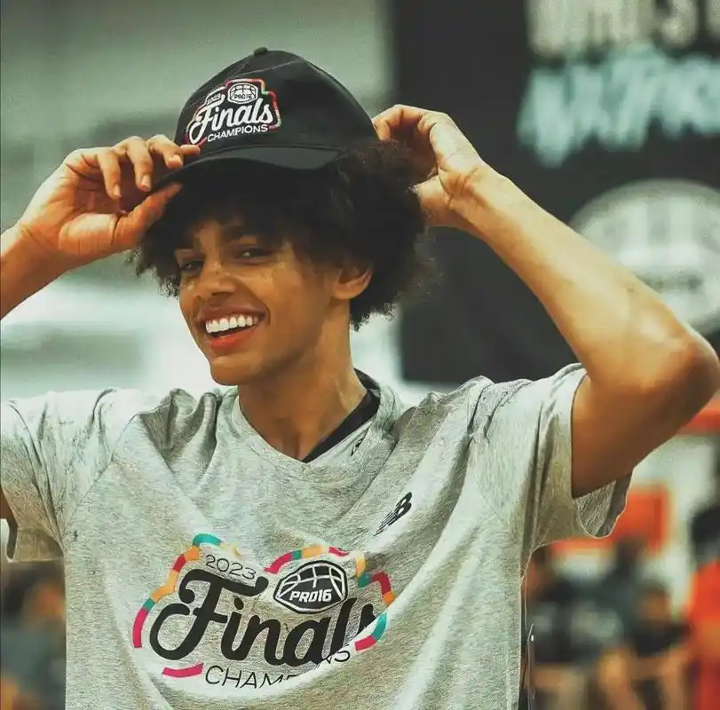 美国高中生帅哥黑皮肤