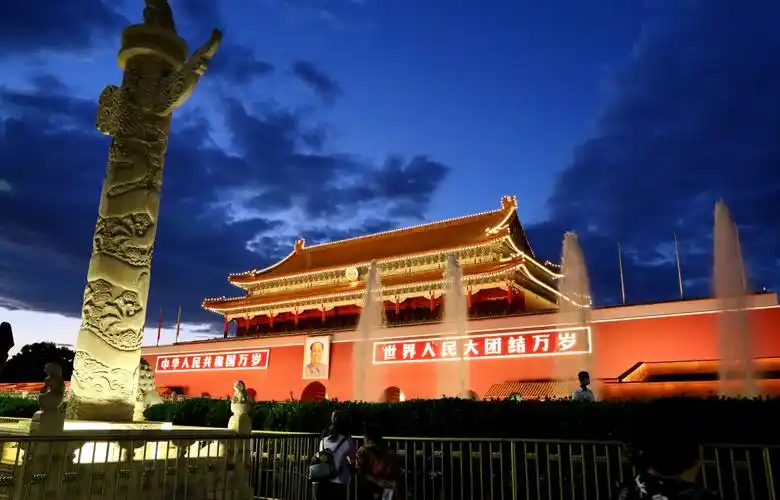 雄伟壮丽的天安门——祖国的象征