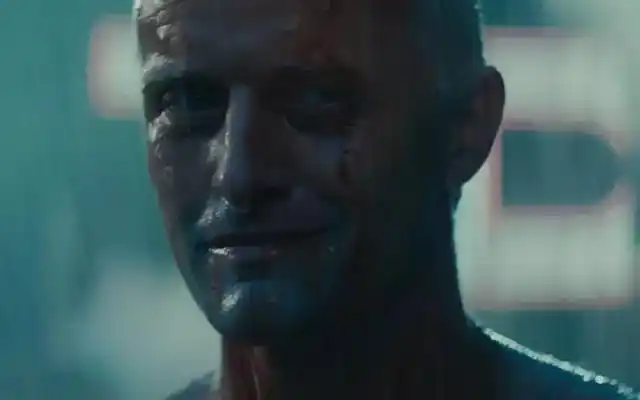 罗伊·贝蒂站在雨中.来源 :《银翼杀手》剧照