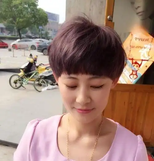 时尚女短发盖盖头 女生各种锅盖头发型图片