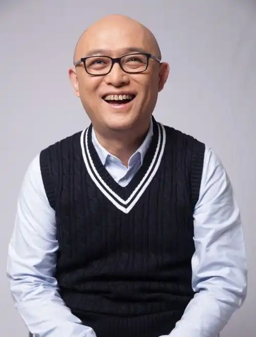 同是光头主持黄金搭档孟非脚踏实地成就自己乐嘉为何销声匿迹