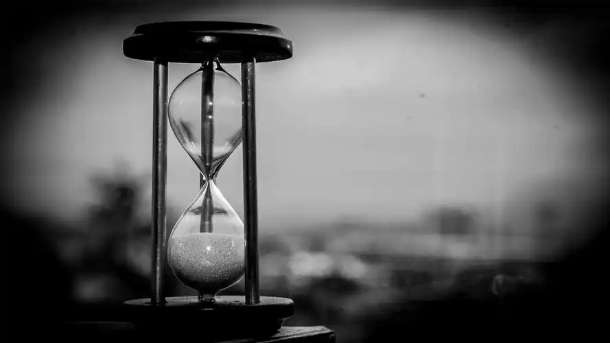 时间沙漏创意素材背景桌面壁纸下载