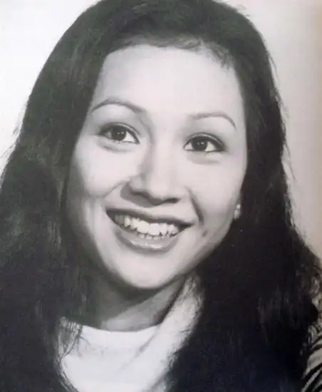 周润发前妻余安安暴瘦独逛超市 两次婚姻均告失败