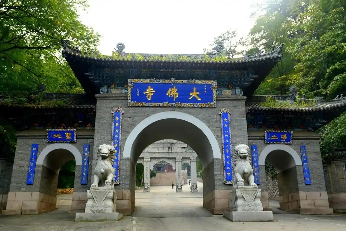 位于辽宁鞍山千山北部南泉谷内,始建于唐代,但到明代时已倒塌.