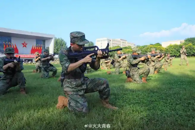 一起围观火箭军工程大学新学员们的第一堂战术课吧