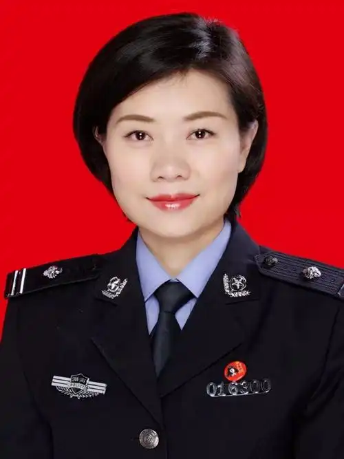 雷锋式最美女警向明霞做人民满意的公安多面手
