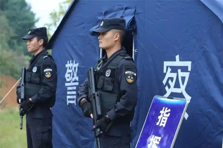 山地丛林大追捕观山湖特警实战练兵喜迎国庆