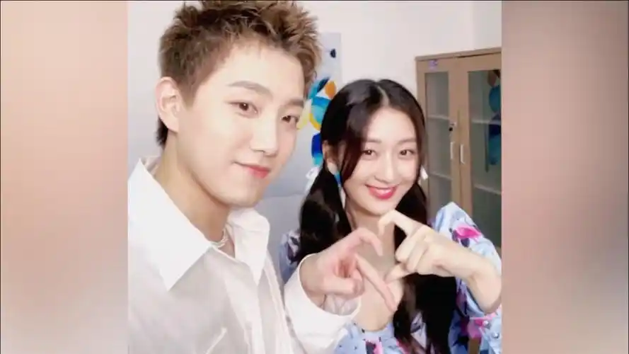 范世錡戚砚笛在公费恋爱吧?戏里亲不够戏外还要成真!蹲一个官宣