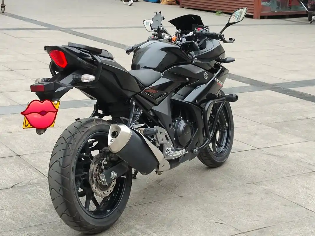 铃木gsx2509315   9015800 车型:铃木gsx250 售价:   15800