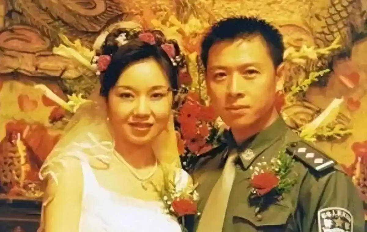 1996年,闫妮和邹伟结婚了.